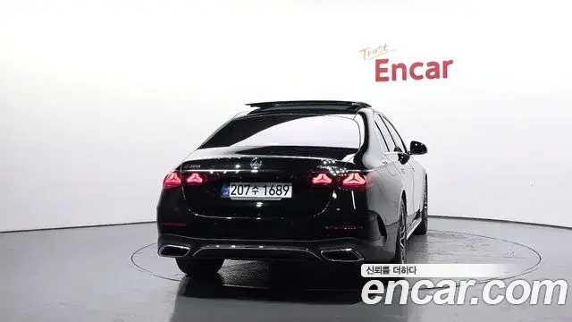 Mercedes-Benz E-Class 2025 — Фото 4/20
