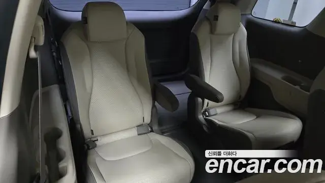 Kia Carnival 2021 — Фото 12/20