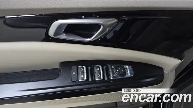 Kia Carnival 2021 — Фото 18/20