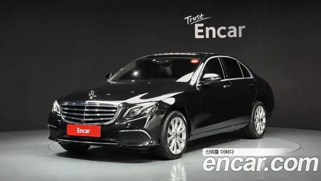 Mercedes-Benz E-Class 2018 — Photo 4/32