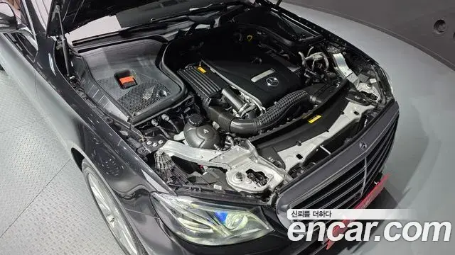 Mercedes-Benz E-Class 2018 — Photo 6/32