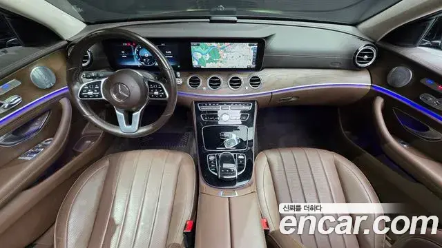 Mercedes-Benz E-Class 2018 — Photo 7/32