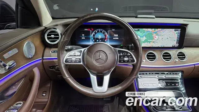 Mercedes-Benz E-Class 2018 — Photo 25/32