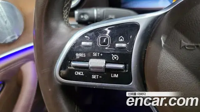 Mercedes-Benz E-Class 2018 — Photo 27/32