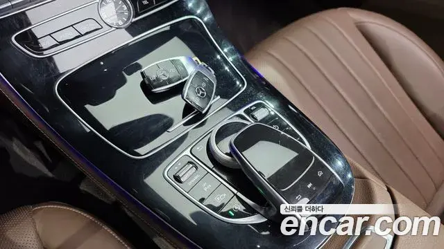 Mercedes-Benz E-Class 2018 — Photo 30/32