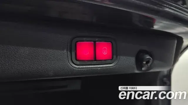 Mercedes-Benz E-Class 2018 — Photo 19/32