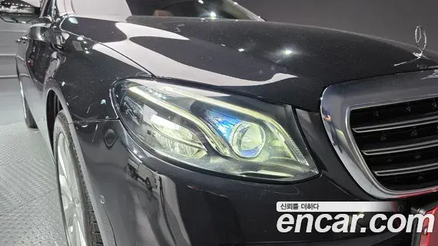 Mercedes-Benz E-Class 2018 — Photo 11/32