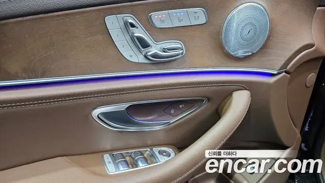 Mercedes-Benz E-Class 2018 — Photo 16/32