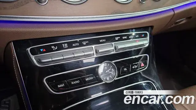 Mercedes-Benz E-Class 2018 — Photo 20/32