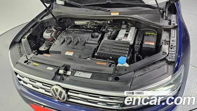 Volkswagen Tiguan 2018 — Şəkil 13/20