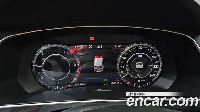 Volkswagen Tiguan 2018 — Şəkil 15/20