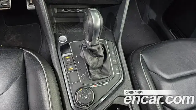 Volkswagen Tiguan 2018 — Şəkil 7/20