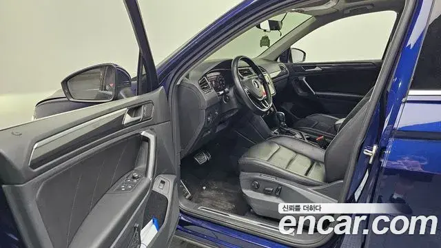 Volkswagen Tiguan 2018 — Şəkil 16/20