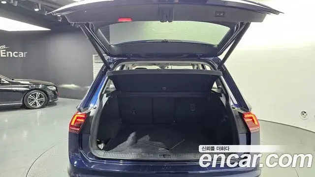 Volkswagen Tiguan 2018 — Şəkil 19/20