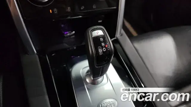 Land Rover Discovery Sport 2020 — Photo 9/33