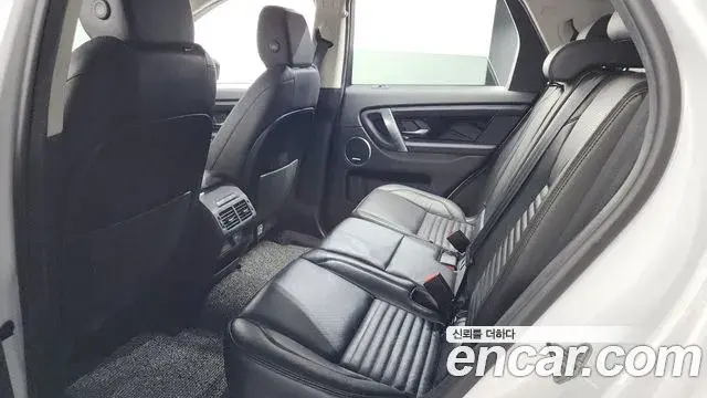 Land Rover Discovery Sport 2020 — Photo 21/33