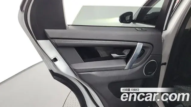 Land Rover Discovery Sport 2020 — Photo 11/33