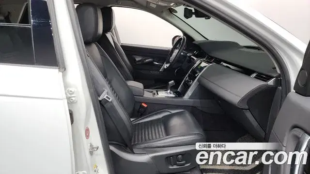 Land Rover Discovery Sport 2020 — Photo 24/33