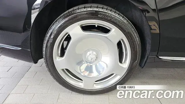 Mercedes-Benz S-Class 2023 — Photo 35/36