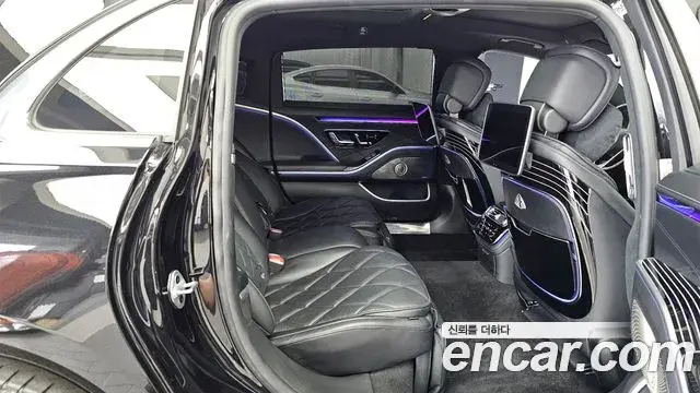 Mercedes-Benz S-Class 2023 — Photo 16/36