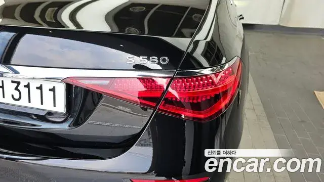 Mercedes-Benz S-Class 2023 — Photo 23/36
