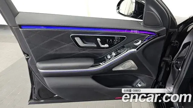 Mercedes-Benz S-Class 2023 — Photo 13/36