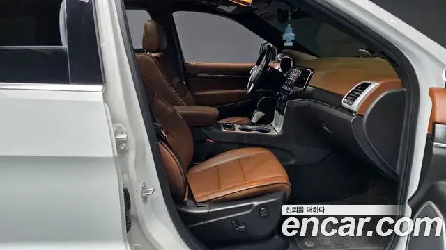 Jeep Grand Cherokee 2020 — Şəkil 26/38