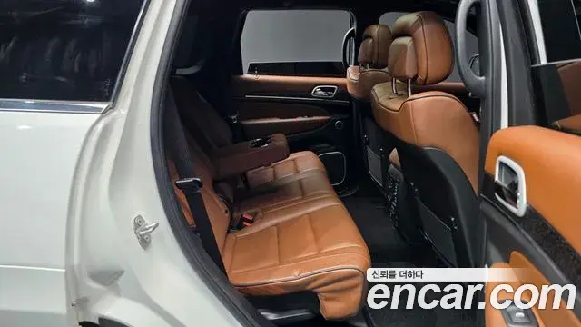 Jeep Grand Cherokee 2020 — Şəkil 24/38