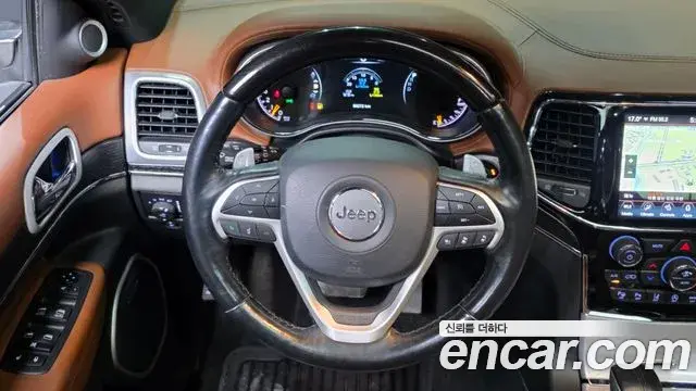 Jeep Grand Cherokee 2020 — Şəkil 18/38