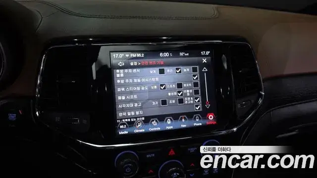 Jeep Grand Cherokee 2020 — Şəkil 19/38