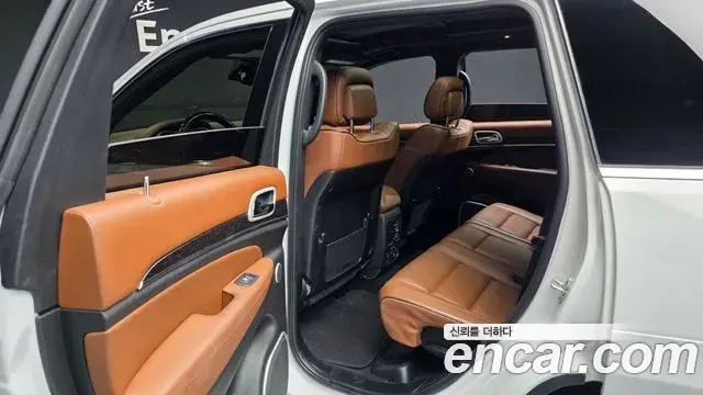 Jeep Grand Cherokee 2020 — Şəkil 30/38