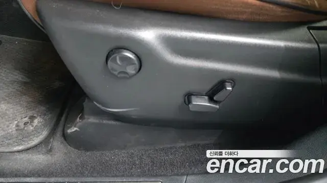 Jeep Grand Cherokee 2020 — Şəkil 32/38