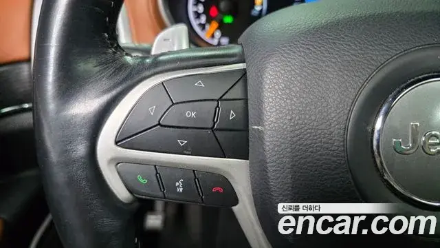Jeep Grand Cherokee 2020 — Şəkil 35/38