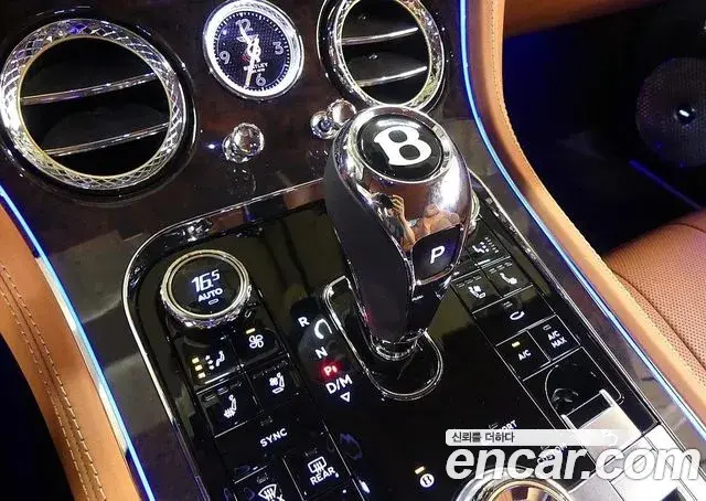 Bentley Continental GT 2022 — Photo 6/20