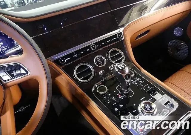 Bentley Continental GT 2022 — Photo 16/20