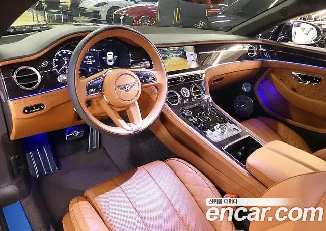 Bentley Continental GT 2022 — Photo 8/20