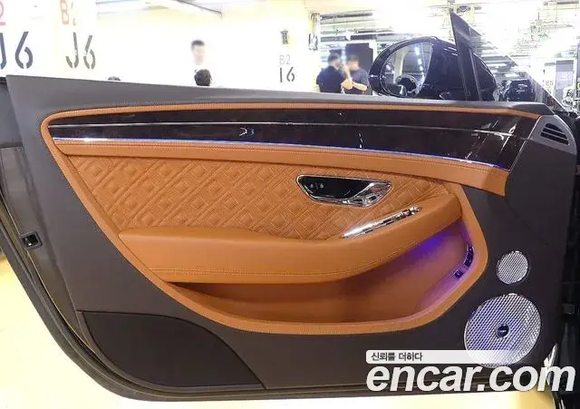 Bentley Continental GT 2022 — Photo 19/20