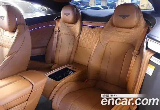 Bentley Continental GT 2022 — Photo 9/20