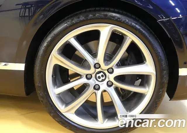 Bentley Continental GT 2022 — Photo 11/20