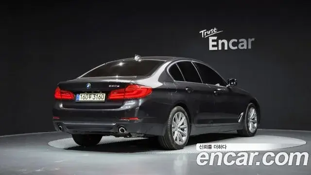 BMW 5 Series 2020 — Фото 2/20