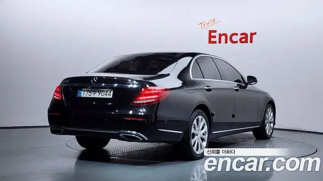 Mercedes-Benz E-Class 2019 — Şəkil 19/32