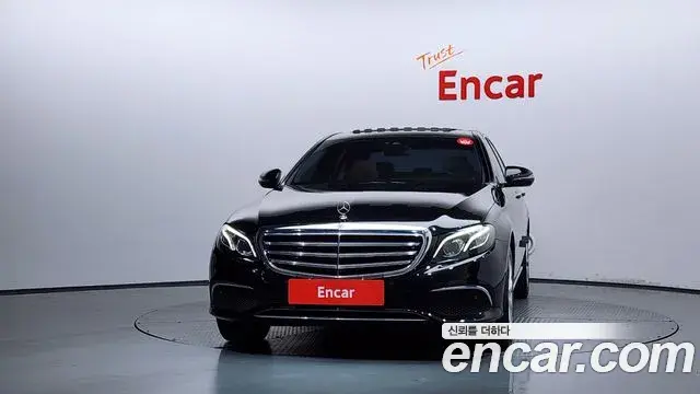 Mercedes-Benz E-Class 2019 — Şəkil 29/32