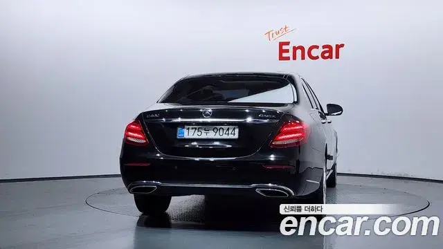 Mercedes-Benz E-Class 2019 — Şəkil 25/32