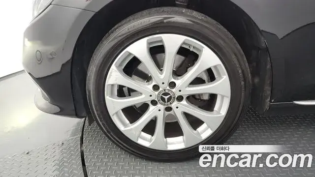 Mercedes-Benz E-Class 2019 — Şəkil 22/32