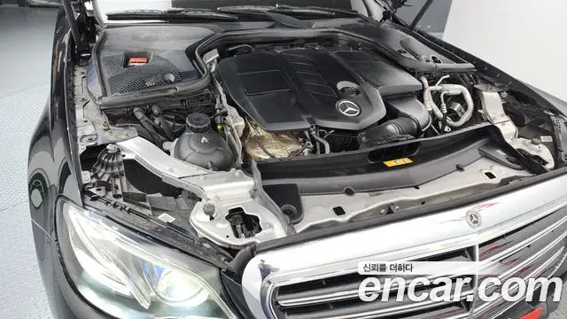 Mercedes-Benz E-Class 2019 — Şəkil 30/32