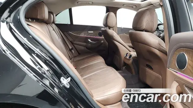 Mercedes-Benz E-Class 2019 — Şəkil 9/32