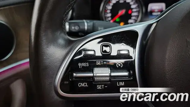 Mercedes-Benz E-Class 2019 — Şəkil 31/32