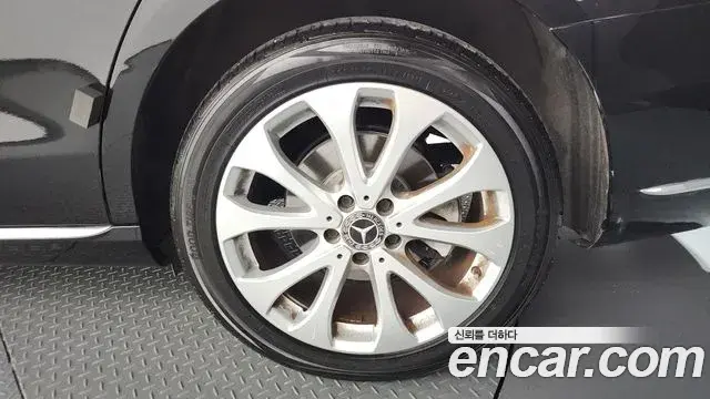 Mercedes-Benz E-Class 2019 — Şəkil 32/32