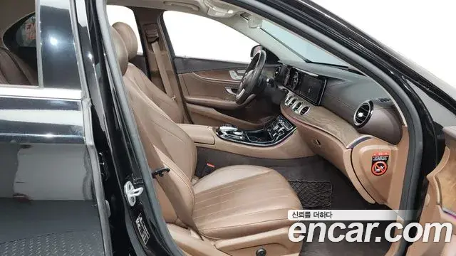 Mercedes-Benz E-Class 2019 — Şəkil 12/32