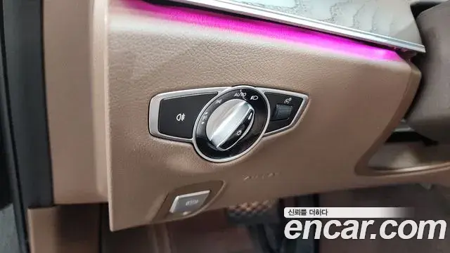 Mercedes-Benz E-Class 2019 — Şəkil 18/32